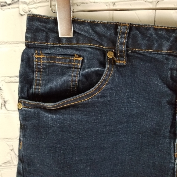 CALI | Ultra High Rise dark wash jean shorts - Picture 5 of 8